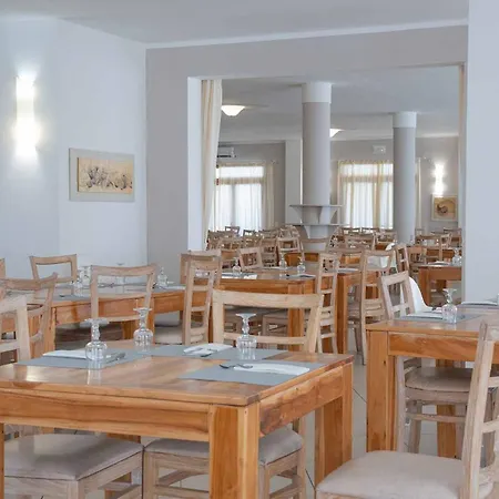 Club Village Cala Fiorita 4* Agrustos