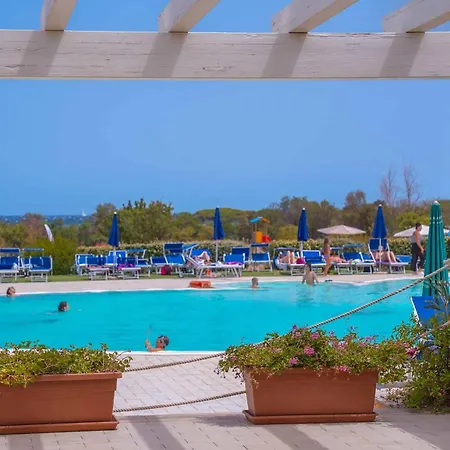 Club Village Cala Fiorita מלון Agrustos
