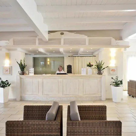 Club Village Cala Fiorita מלון Agrustos