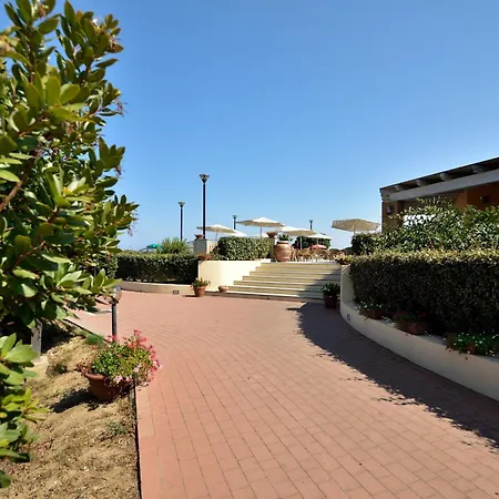 Club Village Cala Fiorita 4*