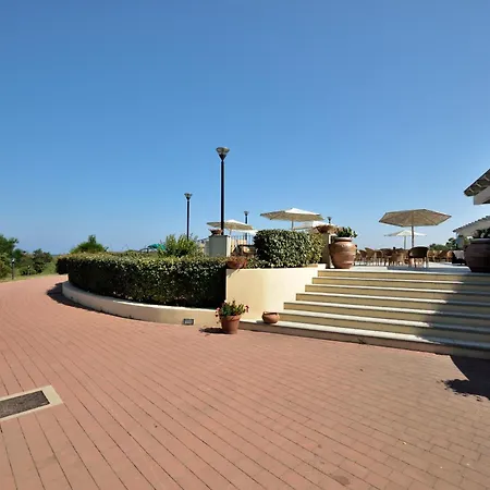 Club Village Cala Fiorita מלון Agrustos