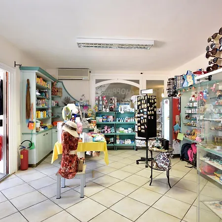 Club Village Cala Fiorita מלון Agrustos